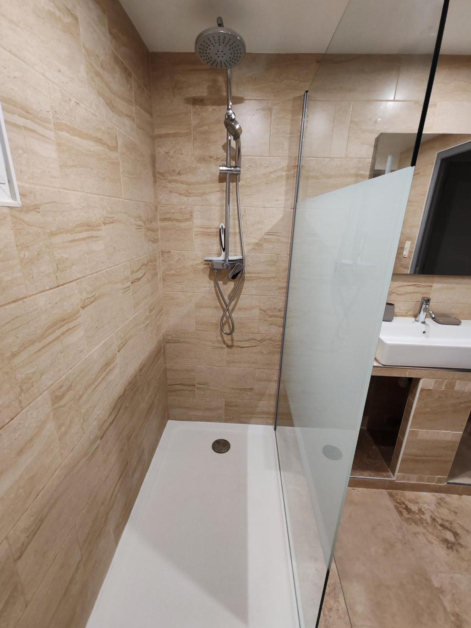 Appartement T3 Neuf Proche Centre Ville, Clim Et Parking Et Centrale Edf Valence  Luaran gambar